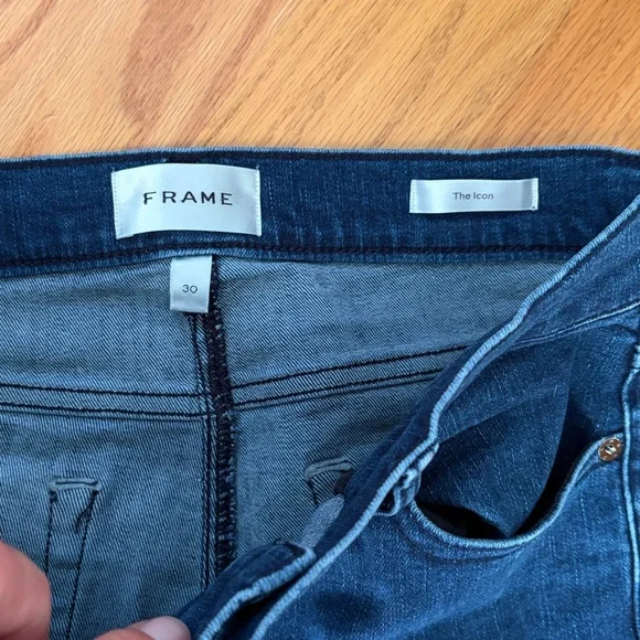 Frame The Icon Jean size 30 Loner dark wash flare